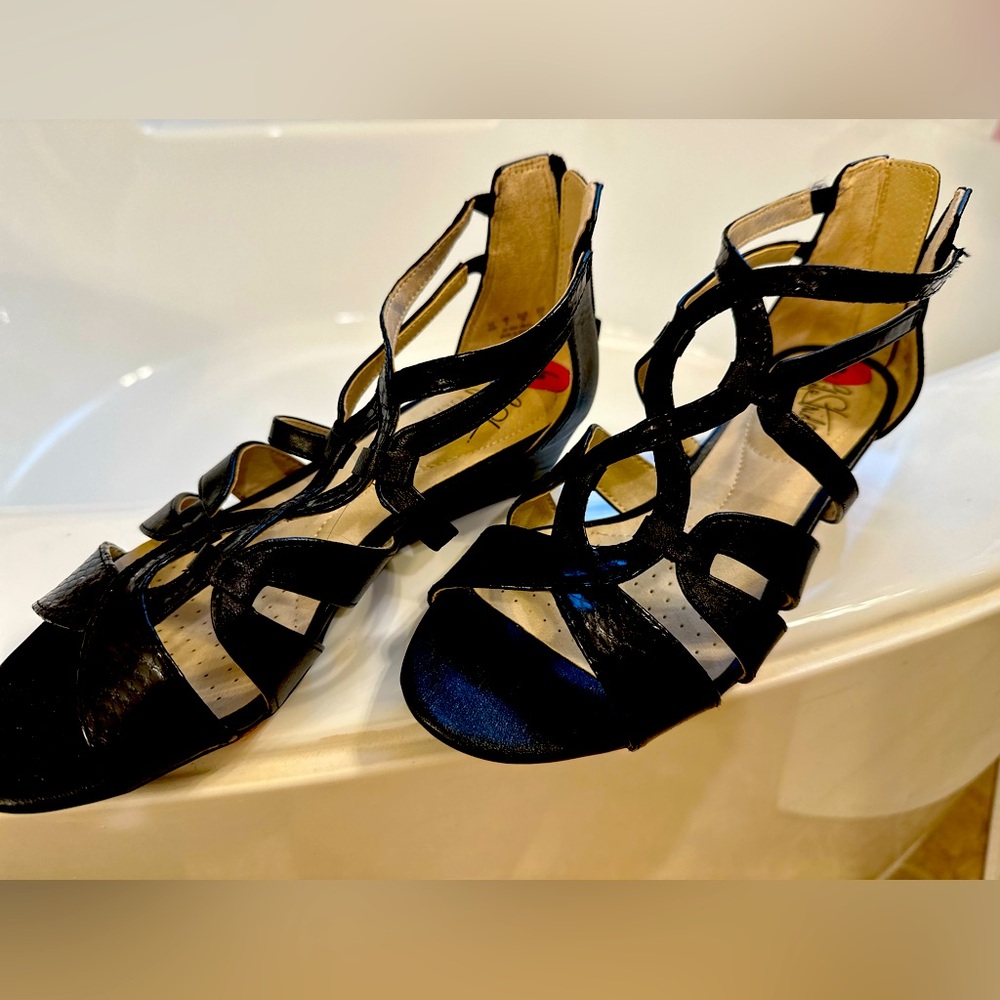 Comfy Life Stride sandals in size 6